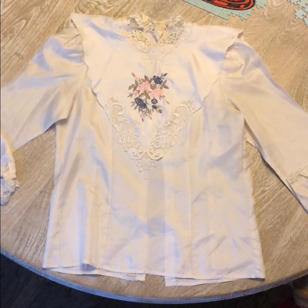 Vintage lace cream top medium flowers Nilani